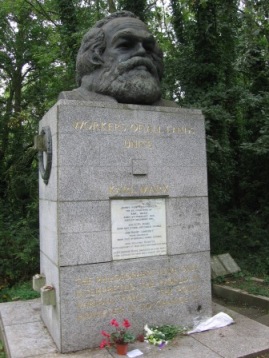 FLORES EN LA TUMBA DE MARX